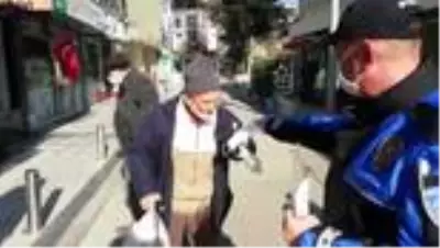 Kovid-19 tedbirleri meydan ve işlek caddelerde sıkılaştırıldı Kovid-19 tedbirleri meydan ve işlek caddelerde sıkılaştırıldı