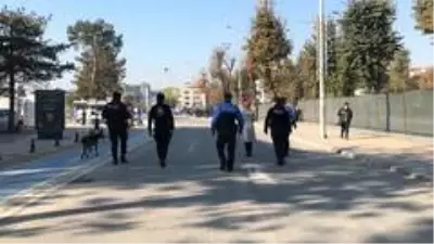 Son dakika haberleri | Maskesi eskiyen yaşlı vatandaşa polis şefkati Son dakika haberleri | Maskesi eskiyen yaşlı vatandaşa polis şefkati