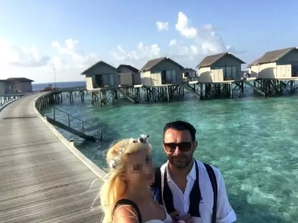 'Asgari ücretle çalışıyorum' diyen başkan yardımcısının Maldivler'de çekilmiş fotoğrafları çıktı 'Asgari ücretle çalışıyorum' diyen başkan yardımcısının Maldivler'de çekilmiş fotoğrafları çıktı