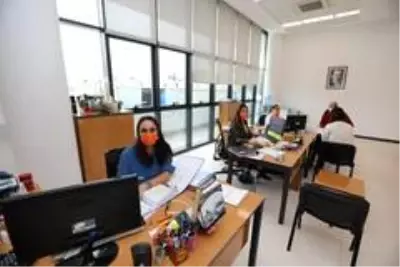 Mezitli Belediyesi çalışanlarından şiddete karşı turuncu maske Mezitli Belediyesi çalışanlarından şiddete karşı turuncu maske