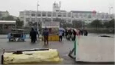 Nivar Kasırgası Hindistan'ı vurdu: 5 ölü Nivar Kasırgası Hindistan'ı vurdu: 5 ölü