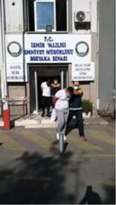 Son dakika 3. sayfa: Oto galericiyi soyan hırsızlar meslektaş çıktı: 143 bin lira ve altını çaldılar Son dakika 3. sayfa: Oto galericiyi soyan hırsızlar meslektaş çıktı: 143 bin lira ve altını çaldılar
