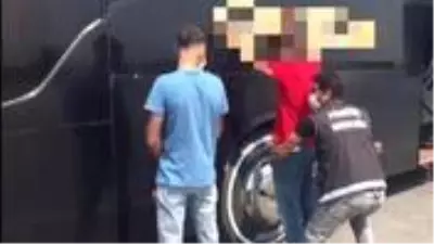 Otobüste yakalandı, iç çamaşırına sakladığı uyuşturucuyla pes dedirtti Otobüste yakalandı, iç çamaşırına sakladığı uyuşturucuyla pes dedirtti