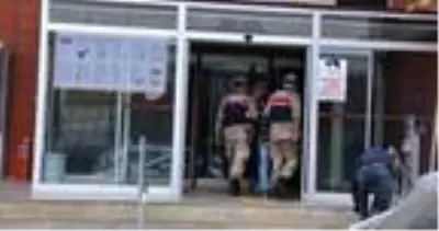 Otomobil ve 30 bin liralık eşya hırsızlığı şüphelisi adliyede Otomobil ve 30 bin liralık eşya hırsızlığı şüphelisi adliyede