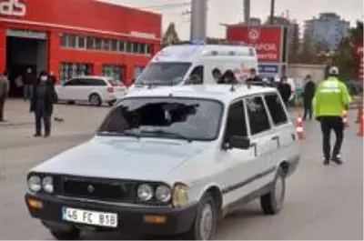 Yolun karşısına geçmeye çalışan yayaya otomobil böyle çarptı Yolun karşısına geçmeye çalışan yayaya otomobil böyle çarptı