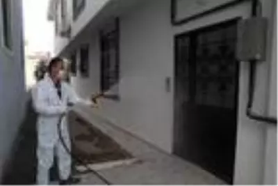 Pamukkale'de vaka görülen apartmanlarda dezenfeksiyon Pamukkale'de vaka görülen apartmanlarda dezenfeksiyon