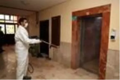 Pamukkale'de vaka görülen apartmanlarda dezenfeksiyon Pamukkale'de vaka görülen apartmanlarda dezenfeksiyon