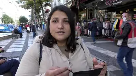 Polisin maskesiz gezerken durdurduğu kadın: Allah beni koruyor Polisin maskesiz gezerken durdurduğu kadın: Allah beni koruyor
