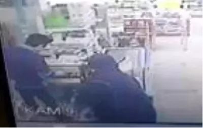 Pompalı tüfekle market soyan şüpheli yakalandı Pompalı tüfekle market soyan şüpheli yakalandı