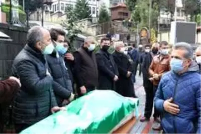 Rize Belediye Başkanı Rahmi Metin'in hayatını kaybeden annesi son yolculuğuna uğurlandı Rize Belediye Başkanı Rahmi Metin'in hayatını kaybeden annesi son yolculuğuna uğurlandı
