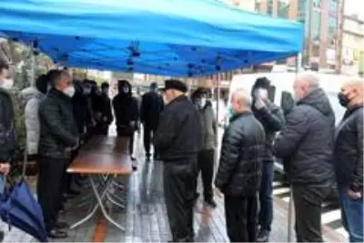 Rize Belediye Başkanı Rahmi Metin'in hayatını kaybeden annesi son yolculuğuna uğurlandı Rize Belediye Başkanı Rahmi Metin'in hayatını kaybeden annesi son yolculuğuna uğurlandı