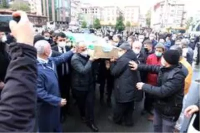 Rize Belediye Başkanı Rahmi Metin'in hayatını kaybeden annesi son yolculuğuna uğurlandı Rize Belediye Başkanı Rahmi Metin'in hayatını kaybeden annesi son yolculuğuna uğurlandı