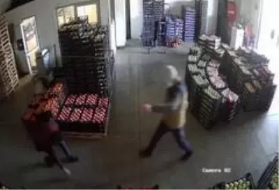 Son dakika haber | Sakarya'da silahlı saldırgan sebze halindeki şahsı böyle yaraladı Son dakika haber | Sakarya'da silahlı saldırgan sebze halindeki şahsı böyle yaraladı
