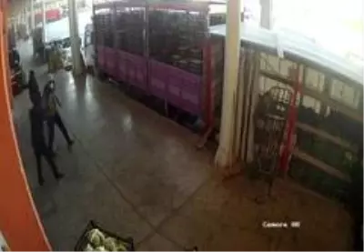 Son dakika haber | Sakarya'da silahlı saldırgan sebze halindeki şahsı böyle yaraladı Son dakika haber | Sakarya'da silahlı saldırgan sebze halindeki şahsı böyle yaraladı