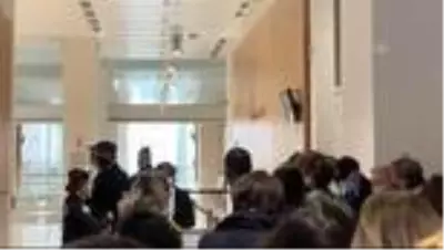 Sarkozy 'yolsuzluk' ve 'suç örgütü kurmak' suçlamalarıyla yeniden hakim karşısında Sarkozy 'yolsuzluk' ve 'suç örgütü kurmak' suçlamalarıyla yeniden hakim karşısında