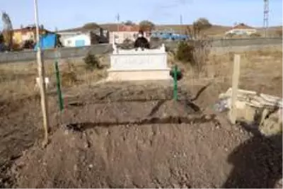 Şehidin annesi ve babası bir gün arayla vefat etti Şehidin annesi ve babası bir gün arayla vefat etti