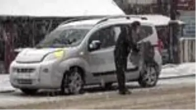 Şemdinli'de kar yağışı hayatı olumsuz etkiledi Şemdinli'de kar yağışı hayatı olumsuz etkiledi