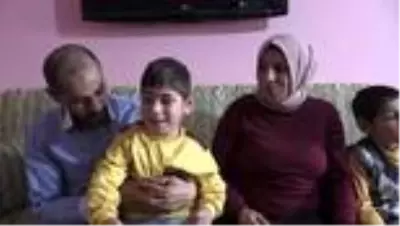Serebral palsi hastası minik Ömer yaşıtlarıyla oynayabilmenin hayalini kuruyor Serebral palsi hastası minik Ömer yaşıtlarıyla oynayabilmenin hayalini kuruyor