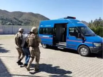Son dakika haber... Siirt'te sosyal medyada terör propagandası yapan bir kişi yakalandı Son dakika haber... Siirt'te sosyal medyada terör propagandası yapan bir kişi yakalandı