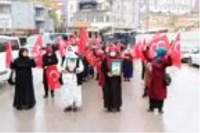Şırnaklı kadınlar, HDP önündeki eylemlerini 12'nci haftada da sürdürdü Şırnaklı kadınlar, HDP önündeki eylemlerini 12'nci haftada da sürdürdü