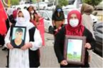 Şırnaklı kadınlar, HDP önündeki eylemlerini 12'nci haftada da sürdürdü Şırnaklı kadınlar, HDP önündeki eylemlerini 12'nci haftada da sürdürdü