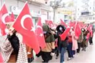Şırnaklı kadınlar, HDP önündeki eylemlerini 12'nci haftada da sürdürdü Şırnaklı kadınlar, HDP önündeki eylemlerini 12'nci haftada da sürdürdü