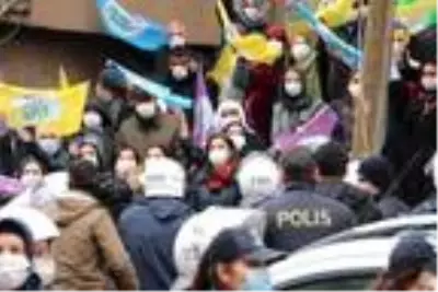 Şırnaklı kadınlar, HDP önündeki eylemlerini 12'nci haftada da sürdürdü Şırnaklı kadınlar, HDP önündeki eylemlerini 12'nci haftada da sürdürdü