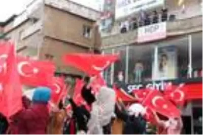 Şırnaklı kadınlar, HDP önündeki eylemlerini 12'nci haftada da sürdürdü Şırnaklı kadınlar, HDP önündeki eylemlerini 12'nci haftada da sürdürdü