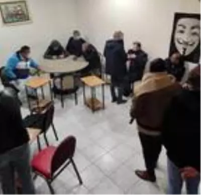 Sivas'ta yasağa uyulmayan kıraathanenin işletmecisi ve müşterilerine ceza Sivas'ta yasağa uyulmayan kıraathanenin işletmecisi ve müşterilerine ceza