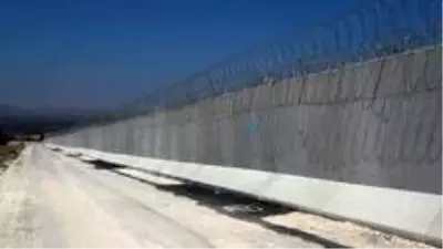Suriye sınırına 832 kilometre duvar kurulumu tamamlandı Suriye sınırına 832 kilometre duvar kurulumu tamamlandı