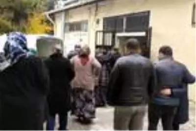 Taner, yolun karşısına geçerken 2 otomobilin çarpmasıyla öldü Taner, yolun karşısına geçerken 2 otomobilin çarpmasıyla öldü