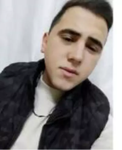 Taner, yolun karşısına geçerken 2 otomobilin çarpmasıyla öldü Taner, yolun karşısına geçerken 2 otomobilin çarpmasıyla öldü