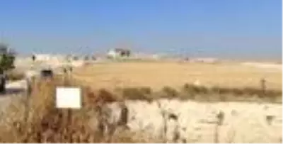 Tarlasında 2 obruk oluşan çiftçi: Riskli de olsa her yıl ekim yapıyoruz Tarlasında 2 obruk oluşan çiftçi: Riskli de olsa her yıl ekim yapıyoruz