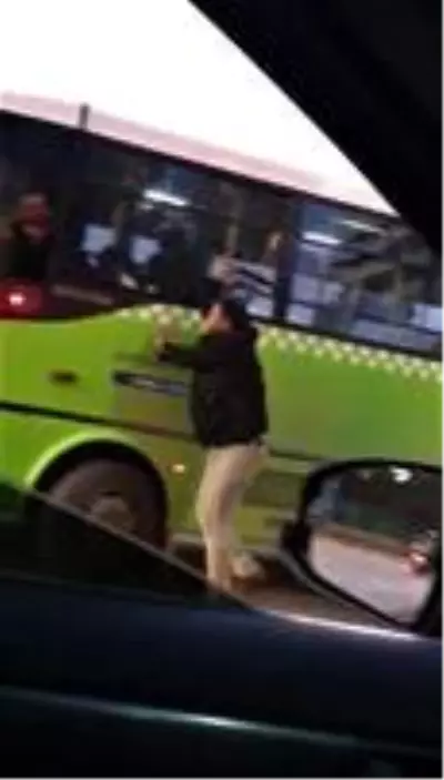 Tartıştığı halk otobüsü sürücüsüne copla saldırdı Tartıştığı halk otobüsü sürücüsüne copla saldırdı