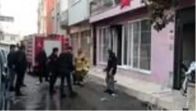 Tatlı imalathanesinde çıkan yangında bir kişi yaşamını yitirdi Tatlı imalathanesinde çıkan yangında bir kişi yaşamını yitirdi