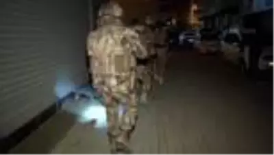 Terör örgütü PKK/KCK'ya yönelik operasyonda çok sayıda şüpheli yakalandı Terör örgütü PKK/KCK'ya yönelik operasyonda çok sayıda şüpheli yakalandı