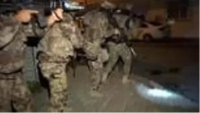 Terör örgütü PKK/KCK'ya yönelik operasyonda çok sayıda şüpheli yakalandı Terör örgütü PKK/KCK'ya yönelik operasyonda çok sayıda şüpheli yakalandı