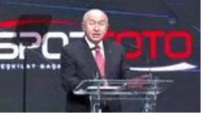 TFF Başkanı Özdemir: 'Hocamıza yapılan ağır eleştirileri üzüntüyle takip ettik' TFF Başkanı Özdemir: 'Hocamıza yapılan ağır eleştirileri üzüntüyle takip ettik'