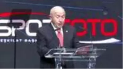 TFF Başkanı Özdemir: 'Hocamıza yapılan ağır eleştirileri üzüntüyle takip ettik' TFF Başkanı Özdemir: 'Hocamıza yapılan ağır eleştirileri üzüntüyle takip ettik'