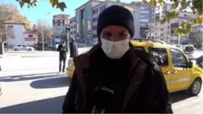 Ticari taksicinin 'koronalı müşteri' korkusu: 'İndirsem bir türlü, gitsem bir türlü' Ticari taksicinin 'koronalı müşteri' korkusu: 'İndirsem bir türlü, gitsem bir türlü'