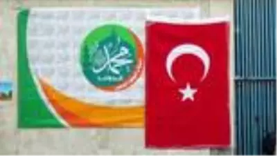 TİKA tarafından Bağdat'taki Abdulkadir Geylani Türbesi'ne Gavs-ı Azam örtüsü serildi TİKA tarafından Bağdat'taki Abdulkadir Geylani Türbesi'ne Gavs-ı Azam örtüsü serildi
