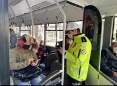 Toplu taşıma araçları ve taksilerde Korona virüs denetimi Toplu taşıma araçları ve taksilerde Korona virüs denetimi