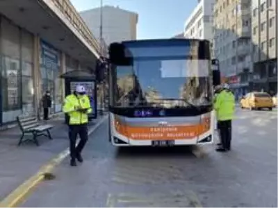 Toplu taşıma araçları ve taksilerde Korona virüs denetimi Toplu taşıma araçları ve taksilerde Korona virüs denetimi