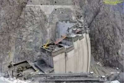 Türkiye'nin en yüksek barajının tamamlanmasına 25 metre kaldı Türkiye'nin en yüksek barajının tamamlanmasına 25 metre kaldı