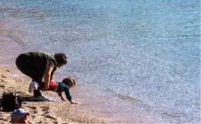 Türkiye'nin yüksek kesimlerinde kara kış yaşanırken, Bodrum sahillerinde deniz keyfi yapılıyor Türkiye'nin yüksek kesimlerinde kara kış yaşanırken, Bodrum sahillerinde deniz keyfi yapılıyor