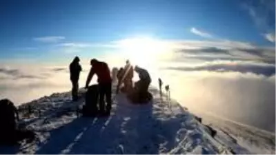 Uludağ'ın zirvesinde - 10 derecede sabahladılar Uludağ'ın zirvesinde - 10 derecede sabahladılar