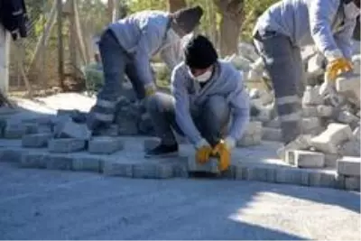 Umurlu Mahallesi'nde yol yapım çalışmaları sürüyor Umurlu Mahallesi'nde yol yapım çalışmaları sürüyor