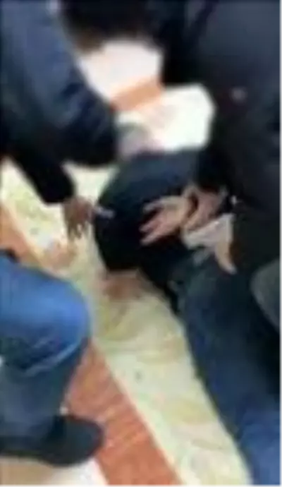 Son dakika... Uygur Türkü'nü vuran zanlının yakalanma anı kamerada Son dakika... Uygur Türkü'nü vuran zanlının yakalanma anı kamerada