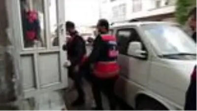 Uyuşturucu operasyonunda 3 kişi yakalandı Uyuşturucu operasyonunda 3 kişi yakalandı