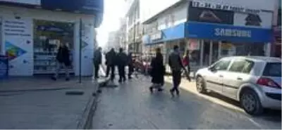 Son dakika haberleri | Vakalar arttı, Düzce'de en yoğun cadde de giriş çıkışlar sınırlandırıldı Son dakika haberleri | Vakalar arttı, Düzce'de en yoğun cadde de giriş çıkışlar sınırlandırıldı
